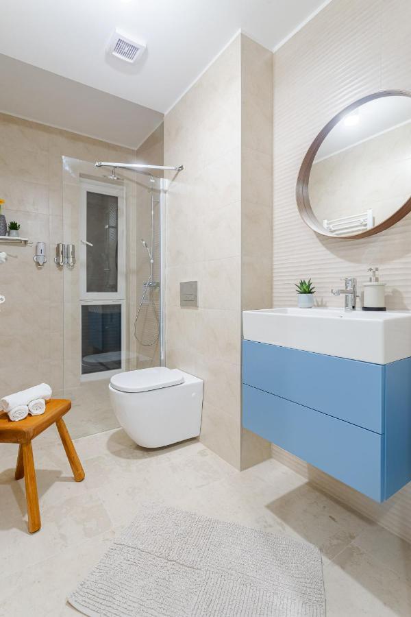 Il Lago - Azur - Cozy Luxurious Smart Home By The Lake Voluntari Exteriör bild